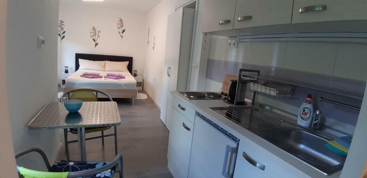 Apartmani Orhideja Горни-Карин Экстерьер фото